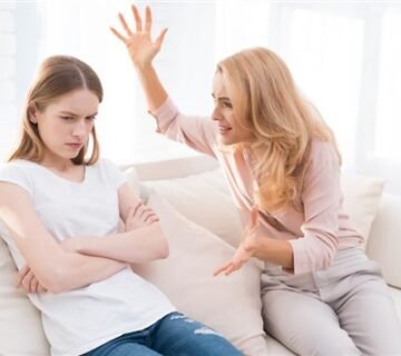 MOM AND TEEN GIRL210322092328456 360x320